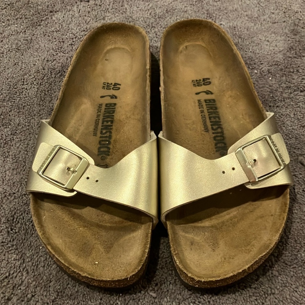 EUC Birkenstock gold sandals